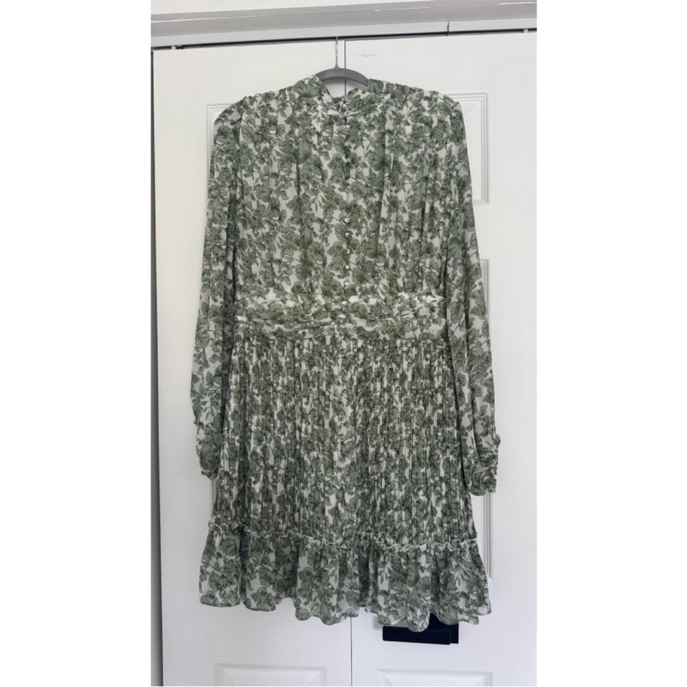 Ivy City Co “Brynley” Dress in Green